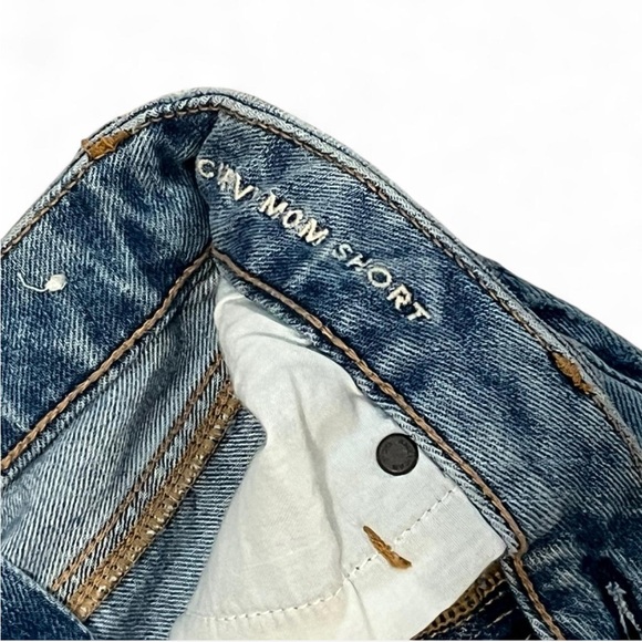 American Eagle Denim Curvy Mom Shorts with Frayed Hem - Picture 2 of 4